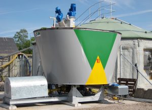 Screw mixer for biomass